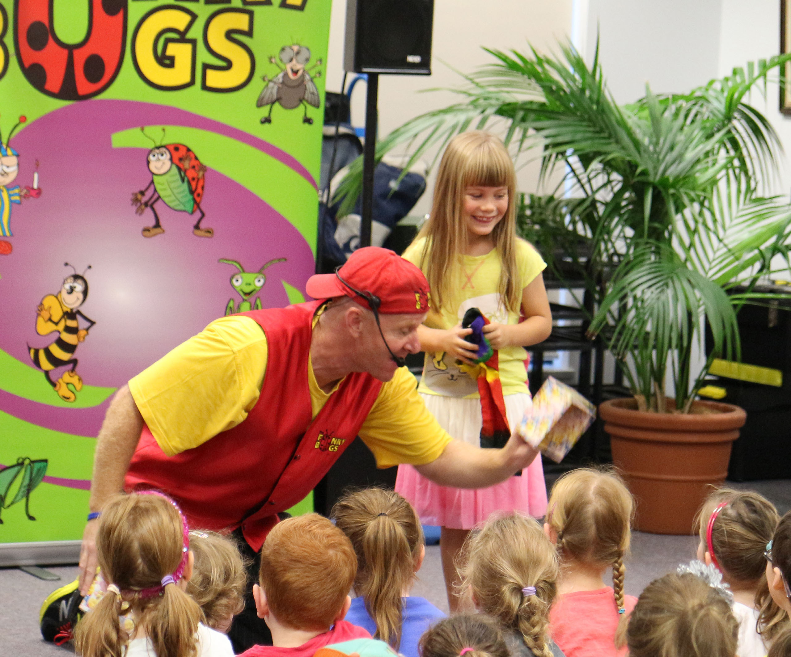 Kids bugging you these holidays? Hop along to Menai Library and let Pete from Funky Bugs keep them entertained – the time will fly by! Book your ticket.